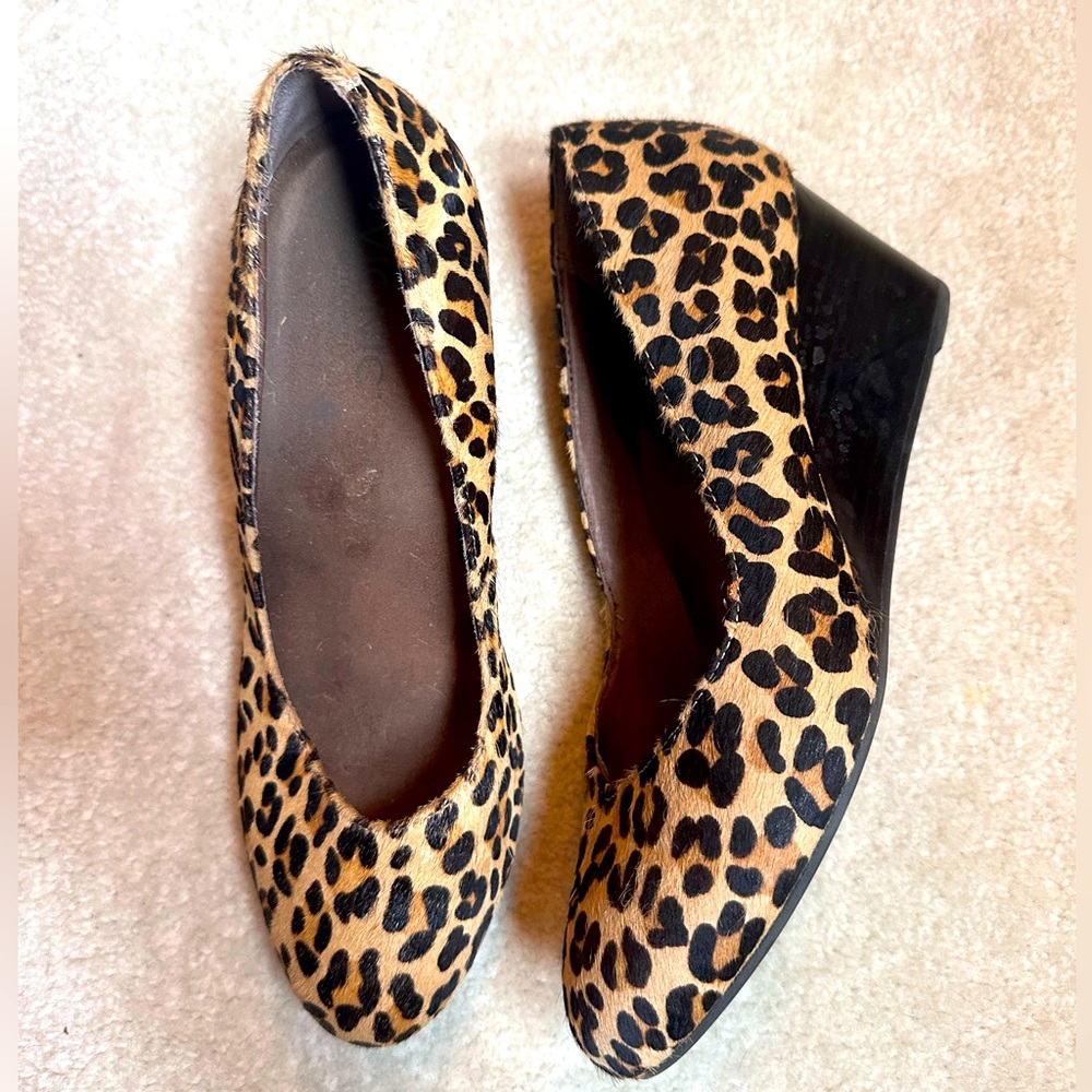 Vionic Calf hair Leopard Print Wedge